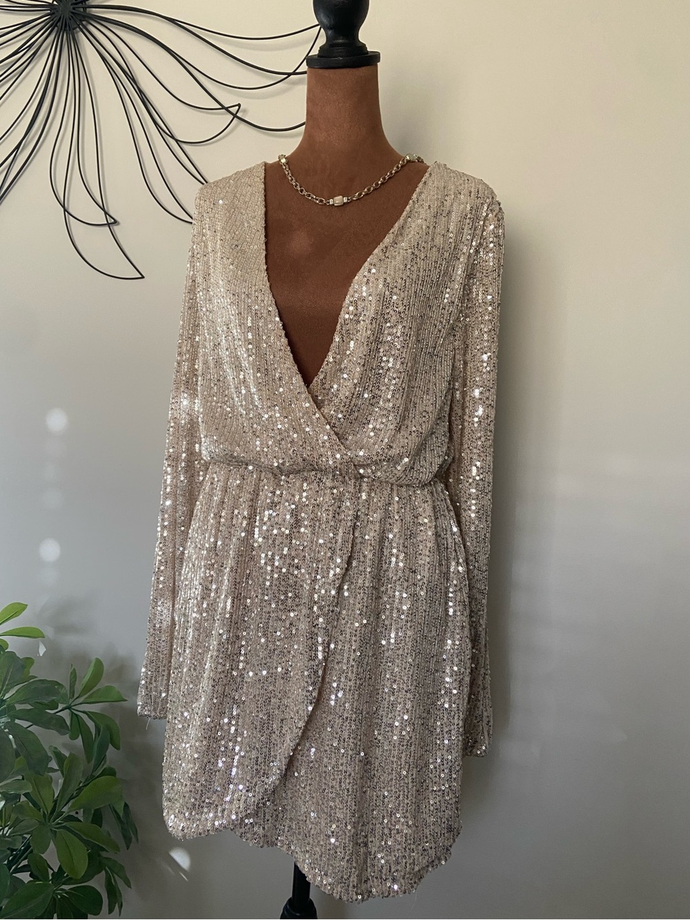 Urban Heritage Silver Sequin Mini Dress Long Sleeve V-Neck Party Size M